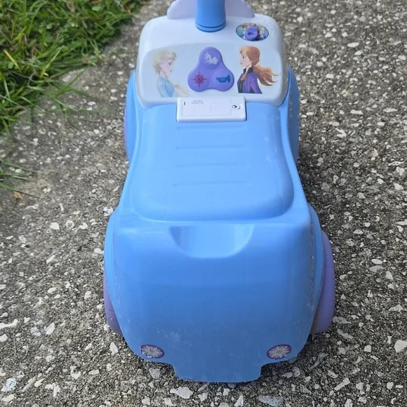 Disney Frozen 2 Lights N Sounds Ride Toy Car - Picture 5 of 10